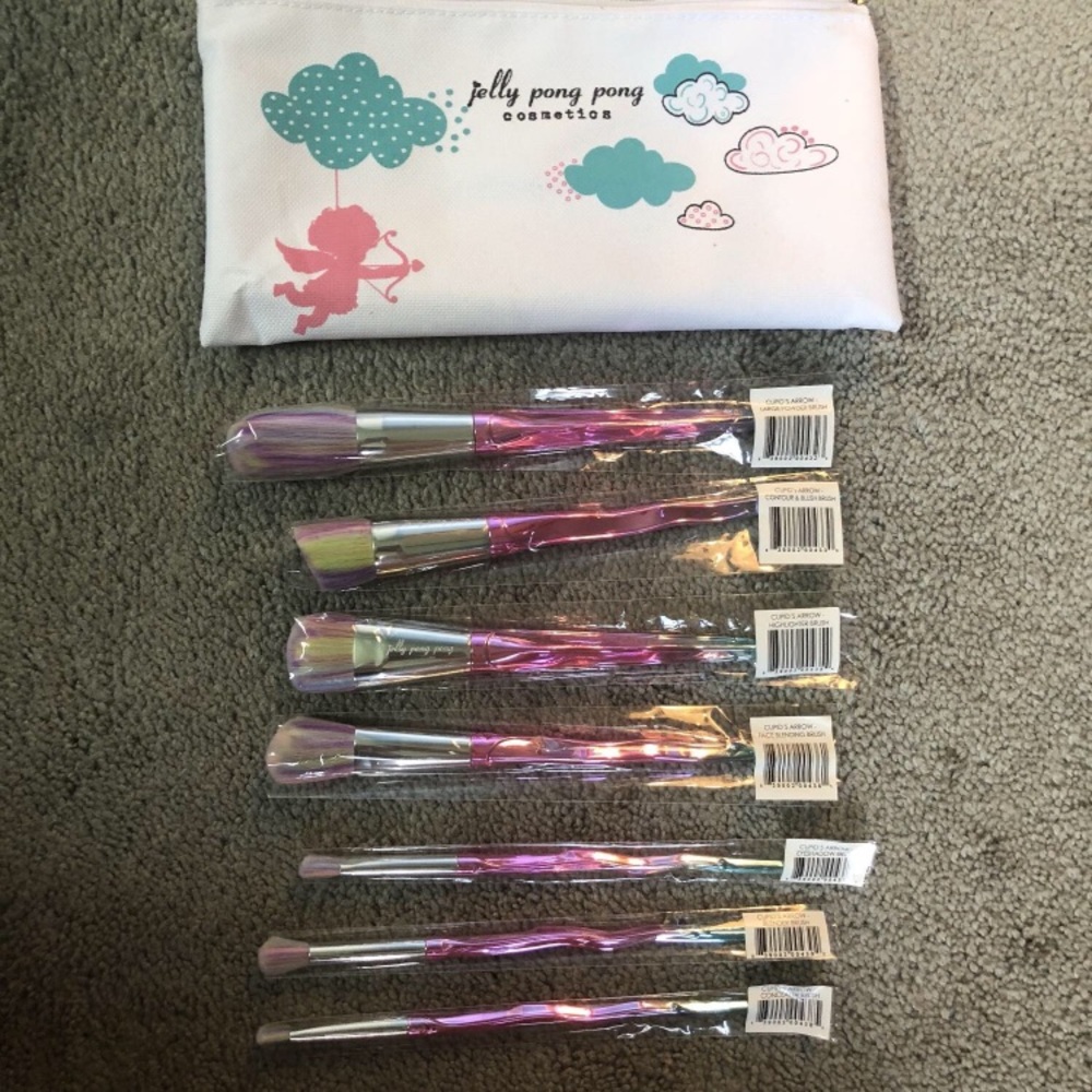 Jelly Pong Pong Cupid’s Arrow Brush Set